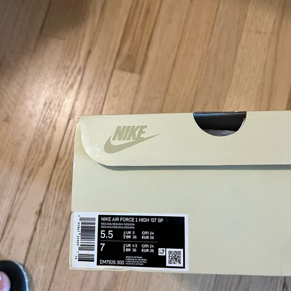 Nike Black High-Top Athletic Shoes - Picture 7 of 7